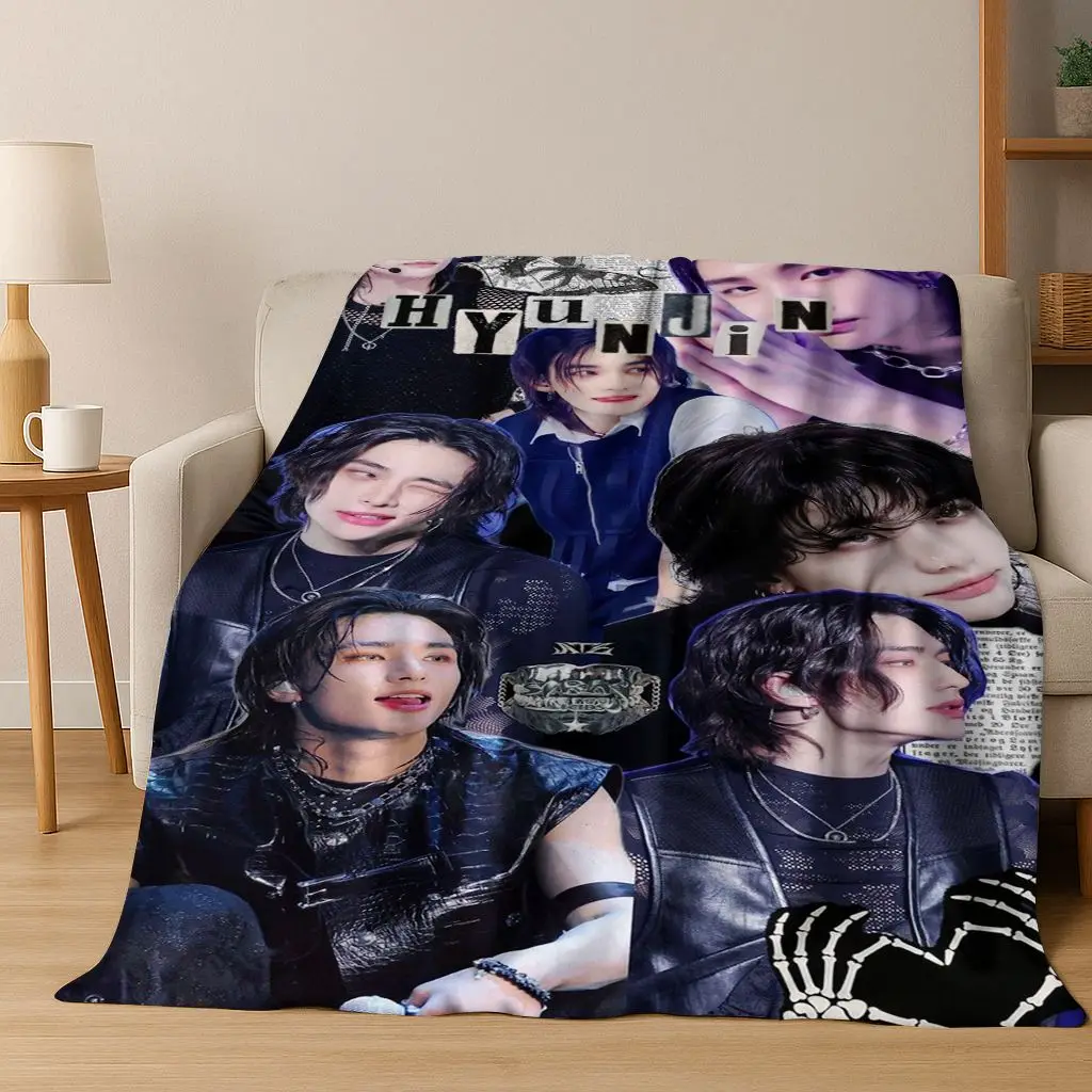 Home Office Cozy - D Hyunjin Solo KPOP Coperta in